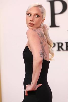 gagaimages_0074.jpg