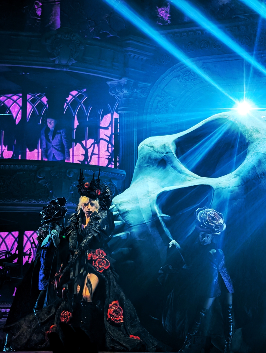 Live at Mediolanum Forum in Milan (Oct. 20)