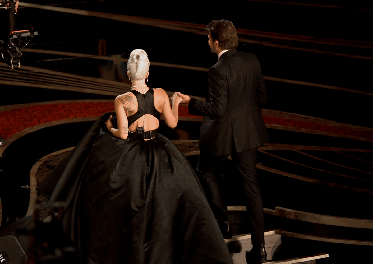 Леди гага и брэдли слушать. Леди Гага Оскар 2023. Вечерний Оскар Гага. Гага на Оскаре выступала. Леди Гага Оскар Мем.
