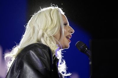 gagaimages_0005.jpg