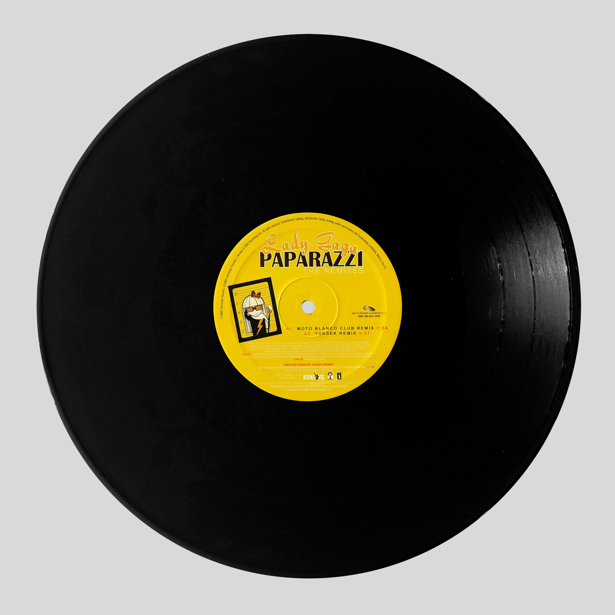 Paparazzi (The Remixes) [Vinyl] (Italy) 3.jpg