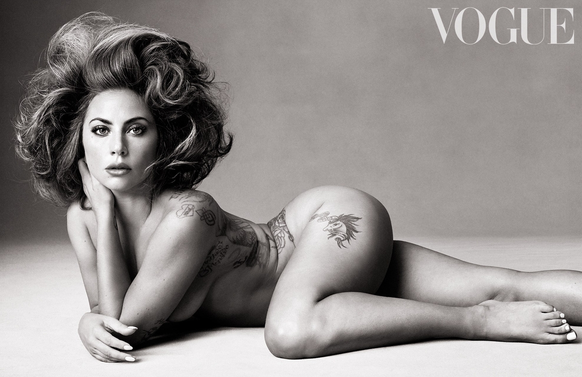Vogue_IG_Dec21_Nude_1.jpg