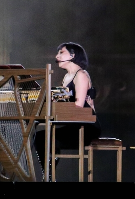 gagaimaes_0103.jpg