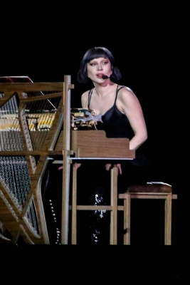 gagaimaes_0108.jpg