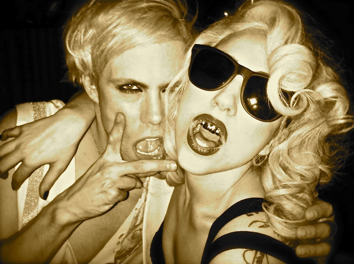 Lady GaGa and Justin Tranter (21-03-10)