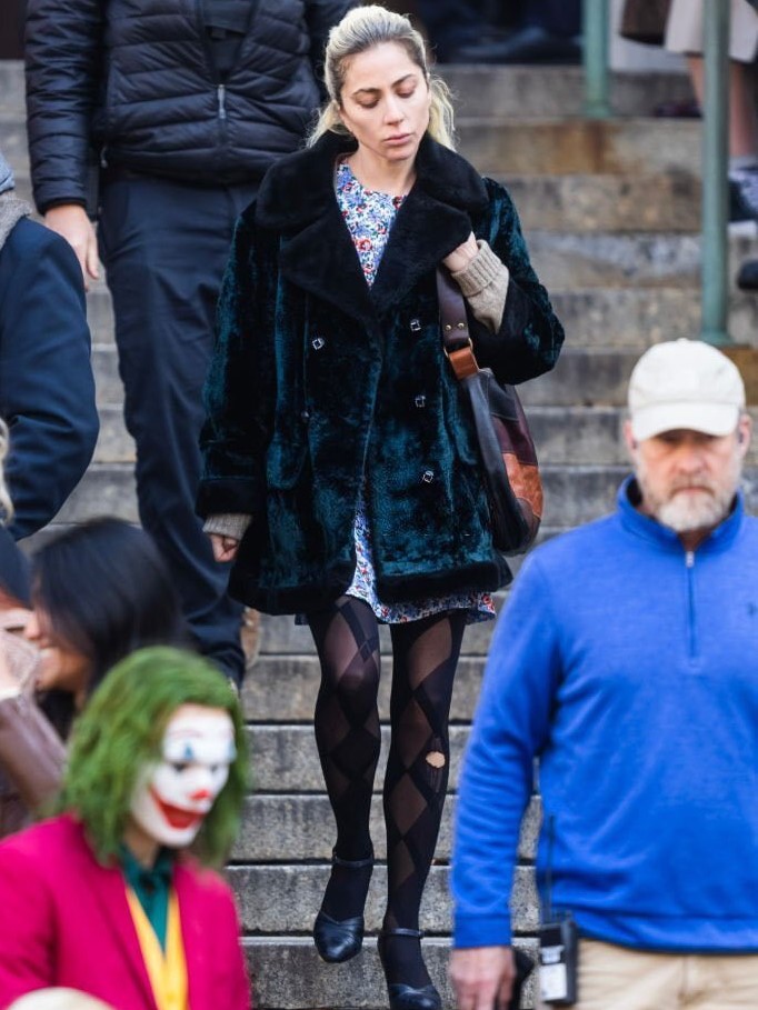 Lady Gaga's Harley Quinn kisses woman on set of Joker 2